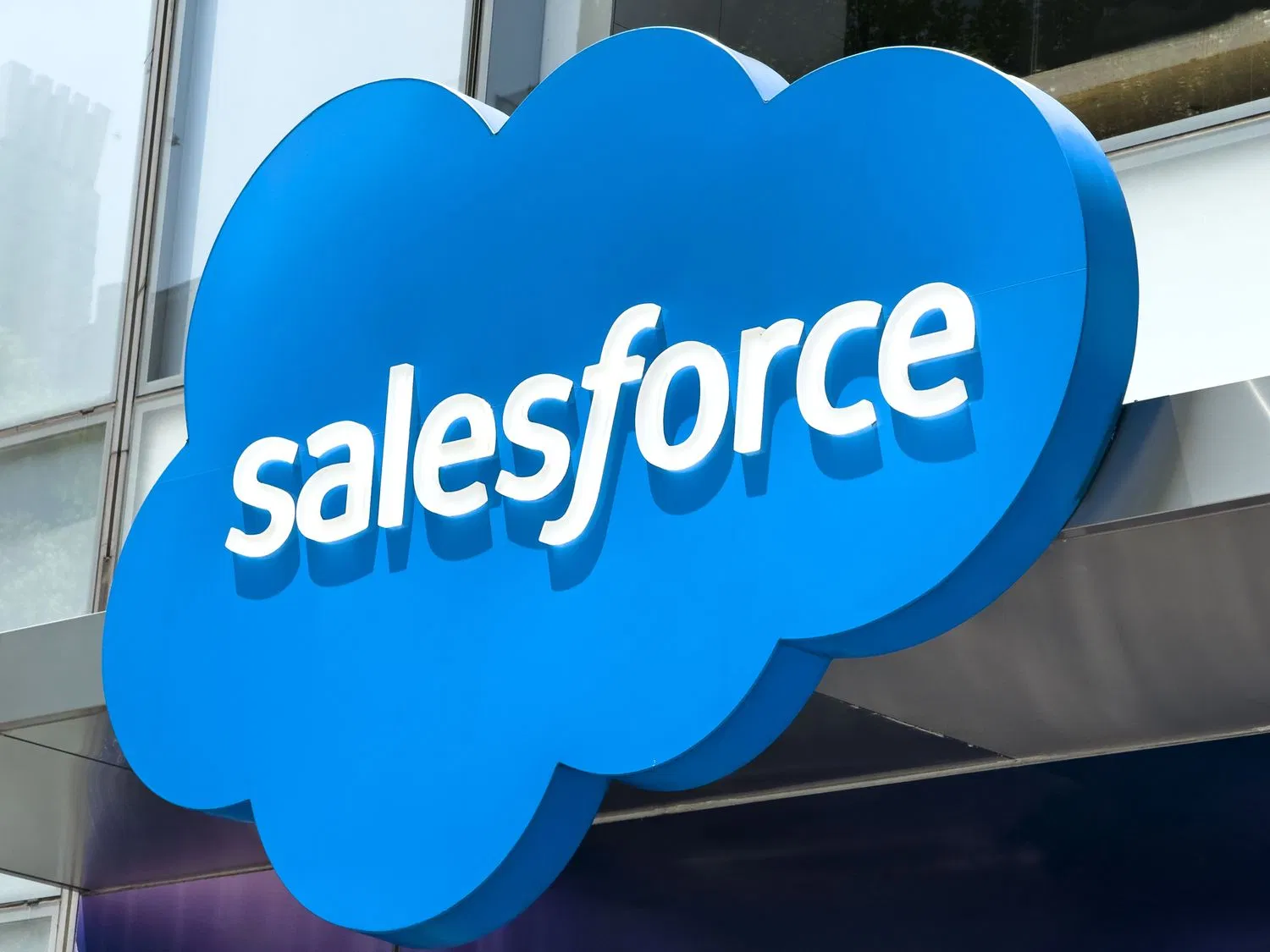Salesforce Stock Analysis: $50B Buyback and AI Growth Outlook