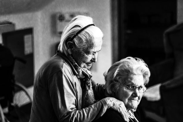 What services are typically offered in assisted living facilities