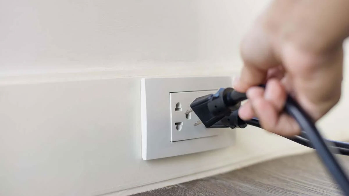 Turn Off Lights And Unplug Devices