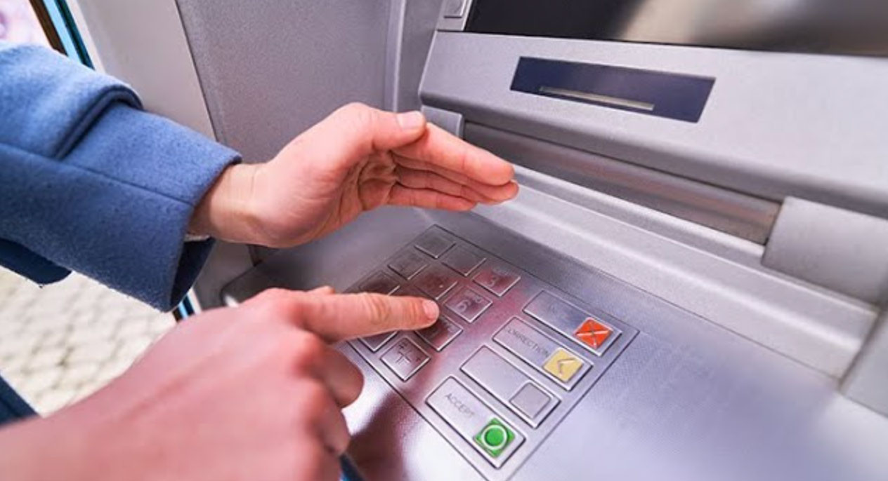 withdraw cash from credit card_48a3f418 6d1b 41ac 9ba3 30c766910ef3