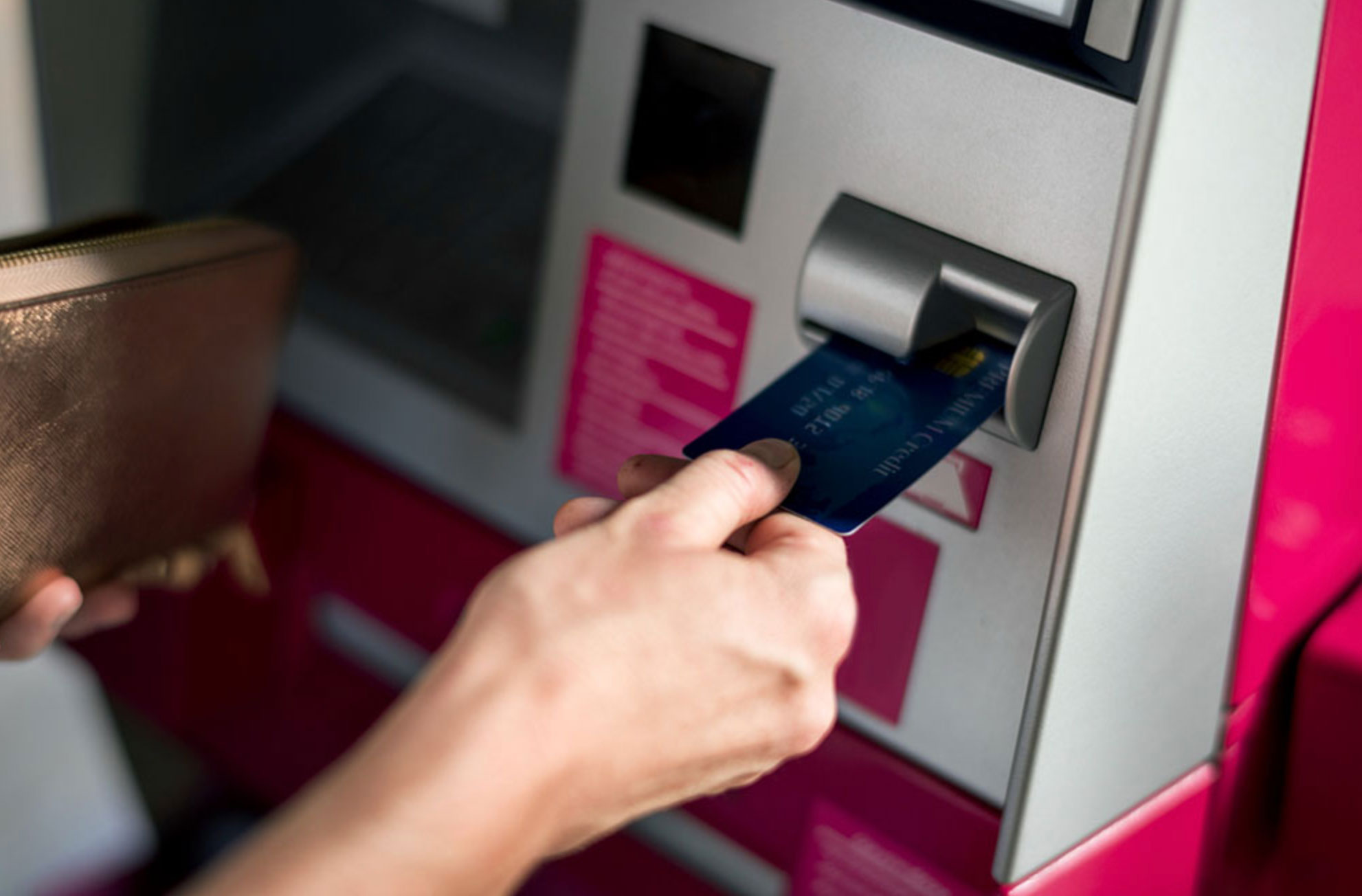 withdraw cash from credit card_a0c9e2d6 cb3a 4b24 af93 966bb22356df
