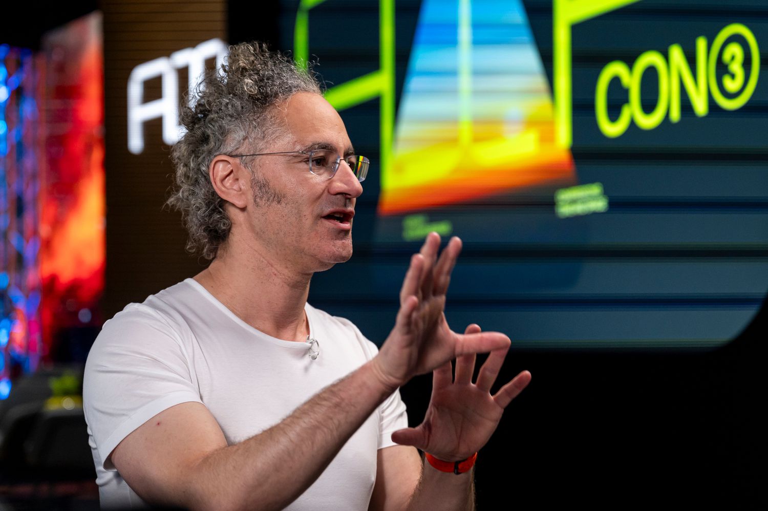 Palantir Stock Surge: How Retail Investors Are Driving PLTR to Record Highs